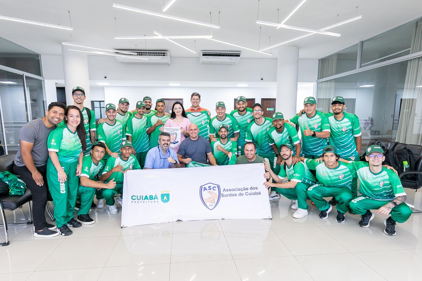 Prefeitura recebe equipe cuiabana de futsal de surdos antes de mundial na Argentina