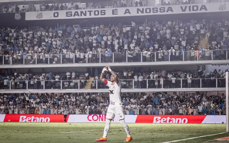 Neymar brilha e Santos vence primeira no Campeonato Brasileiro