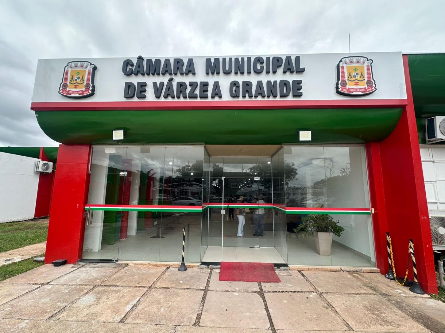 Câmara de Várzea Grande realiza entrega do Título Sarita Baracat em homenagem ao Dia da Mulher