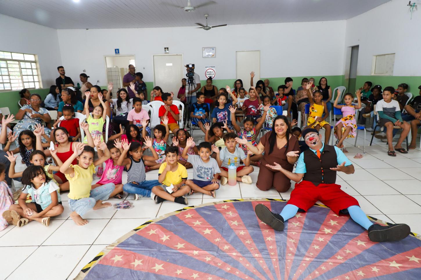 Dia do Circo leva magia, risadas e emoção ao CRAS Cristo Rei em Várzea Grande
