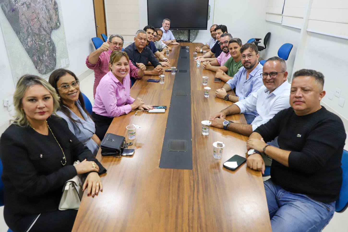 Moretti reúne vereadores da base para alinhar demandas e reforçar parceria por Várzea Grande