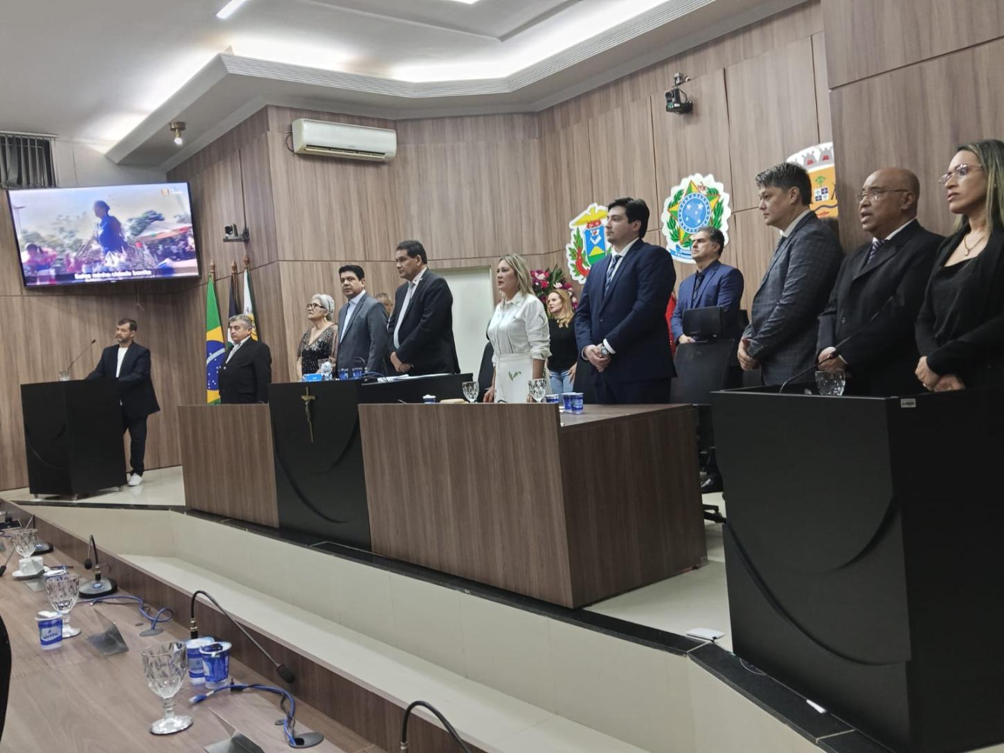 Noite de emoção e reconhecimento marca entrega do Título Sarita Baracat na Câmara de Várzea Grande