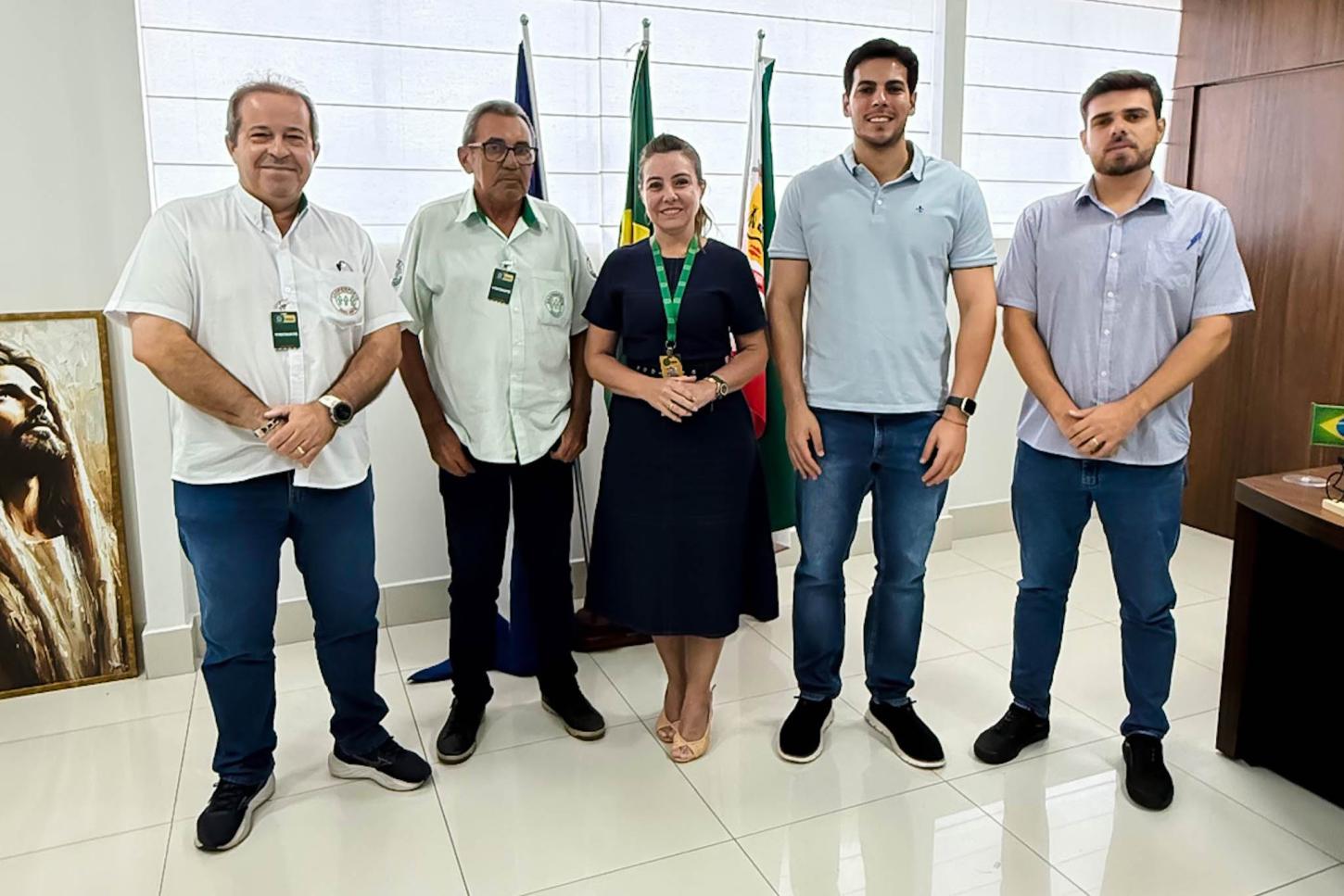 Prefeita se reúne com taxistas para discutir melhorias à categoria em Várzea Grande