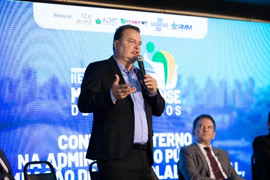 Presidente da ALMT destaca importância do controle interno na administração pública