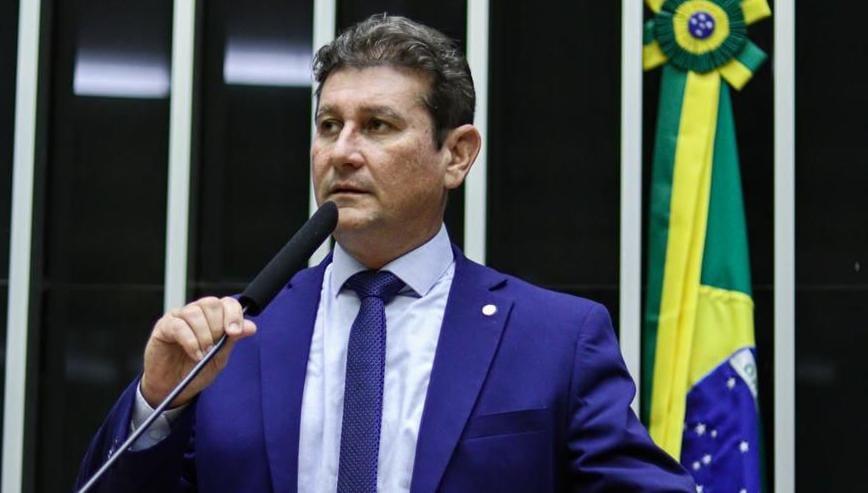 Projeto de Rodrigo da Zaeli avança e pode liberar faróis de LED em todos os veículos