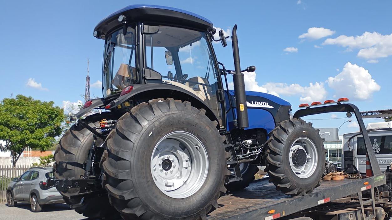 Várzea Grande reforça apoio ao campo com chegada de novo trator