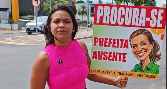 Sob buzinaço, líder comunitária vai às ruas em “operação tapa-buraco