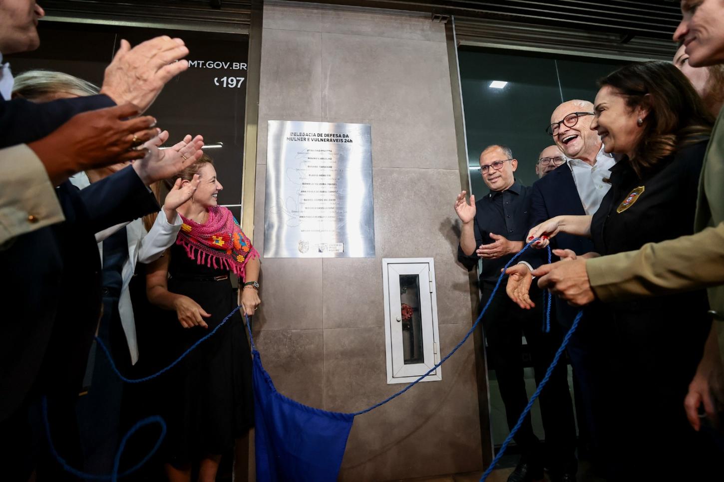 Prefeita e governador inauguram delegacia 24h da mulher durante aniversário de 159 anos de Várzea Grande