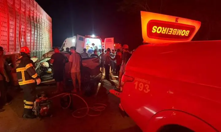 Corpo de Bombeiros atende duas ocorrências de acidentes de trânsito em rodovias neste domingo (26)