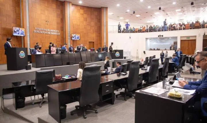 Deputados aprovam projeto de lei do Governo para diminuir custo do diesel e manter congelamento do Fethab