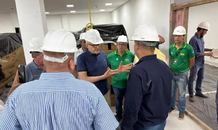 Governador vistoria obras do Hospital Regional de Confresa